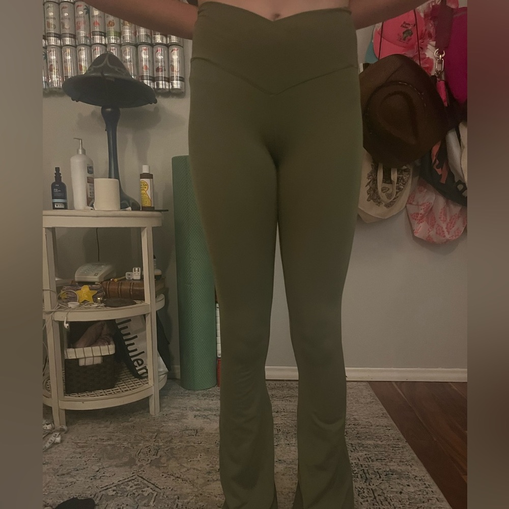 aerie flare pants💚